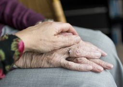 Gerontology Hände Version 2_lizenzfrei pixabay